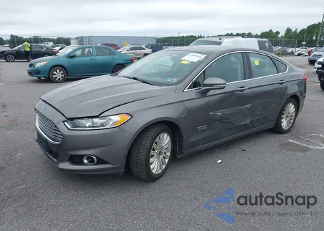 2013 Ford Fusion Energi Titanium z USA, uszkodzony, nr VIN 3FA6P0SU4DR285304